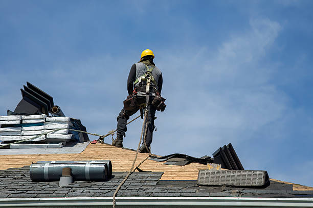 Professional Gutter Installation technician working in Waimanalo, HI